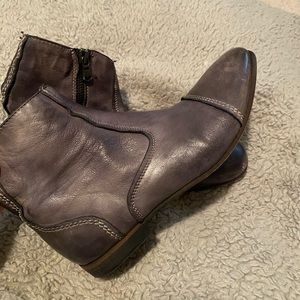 Gray Cobbler leather ankle booties size 8